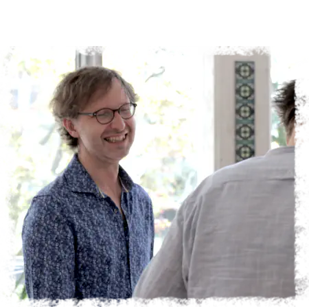 Hypnose-Coach Torsten Philipp lachend