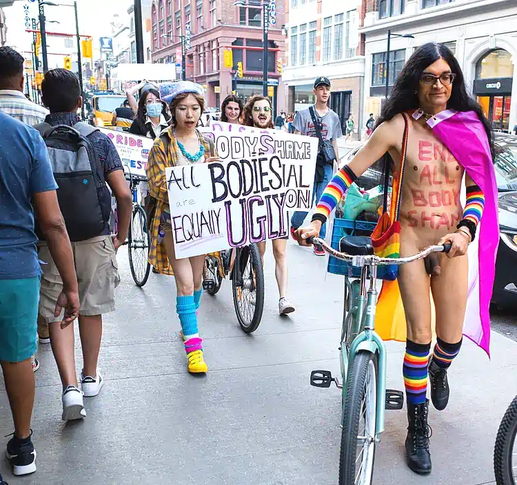 Protest gegen Bodyshaming in Toronto June 10, 2023 
