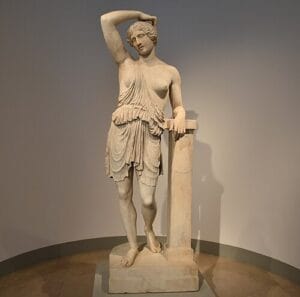 Kopie der Statue einer verwundeten Amazone von Polyklet - CC BY Richard Mortel